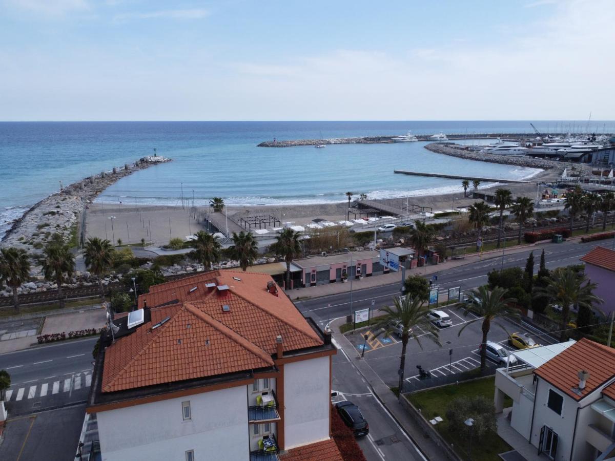 Residence Colibri Family & Bike Loano Exterior foto
