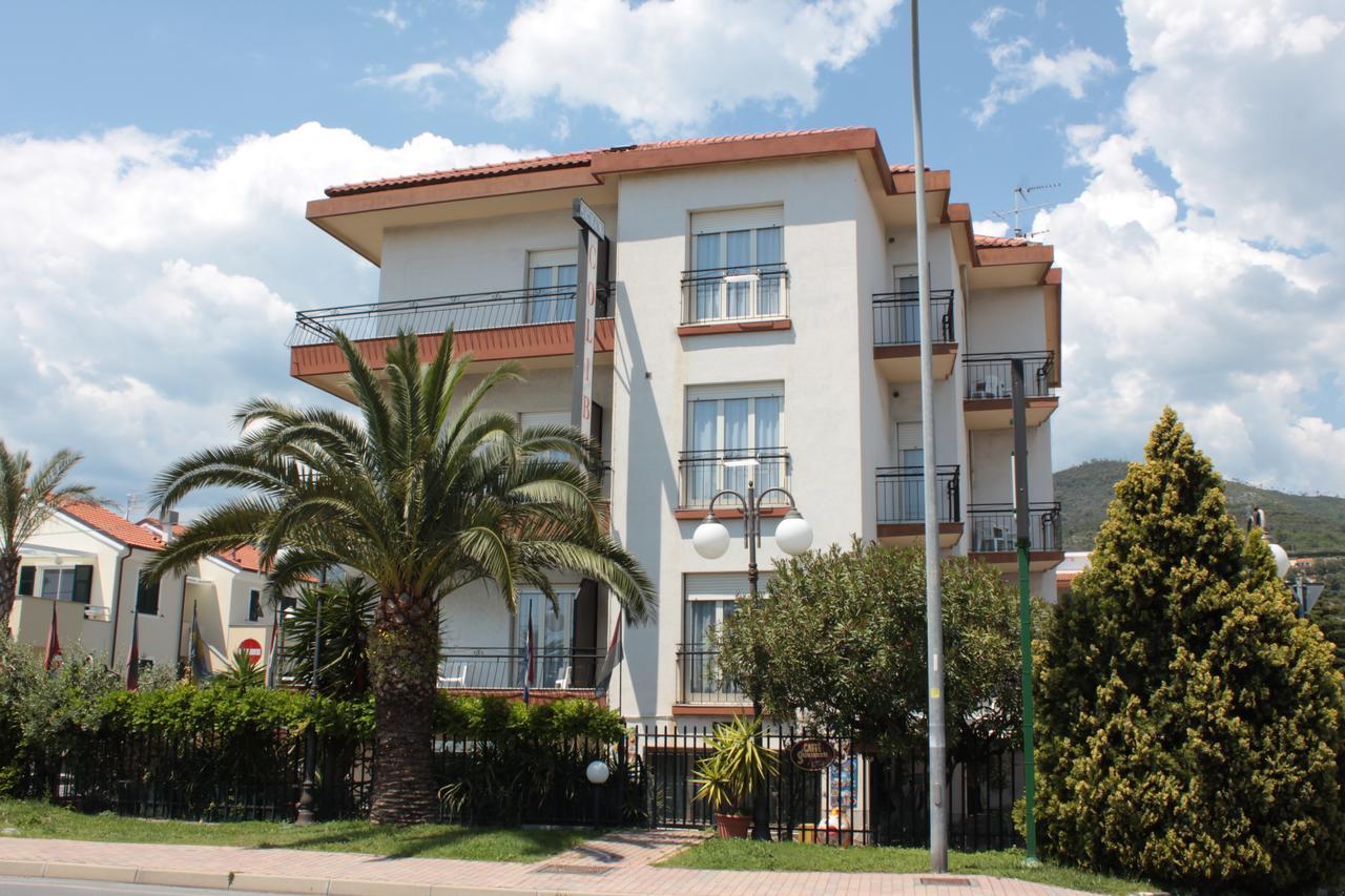 Residence Colibri Family & Bike Loano Exterior foto