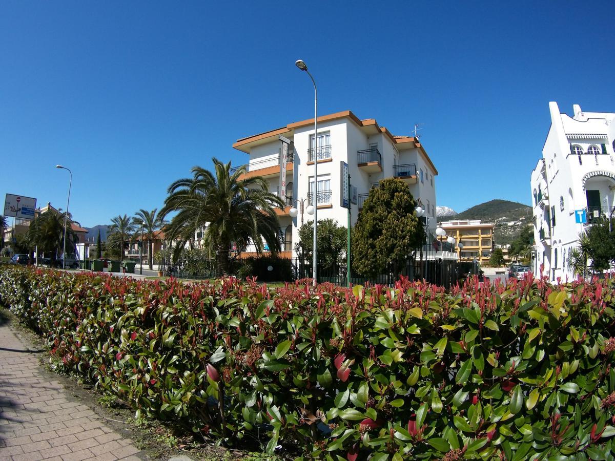 Residence Colibri Family & Bike Loano Exterior foto