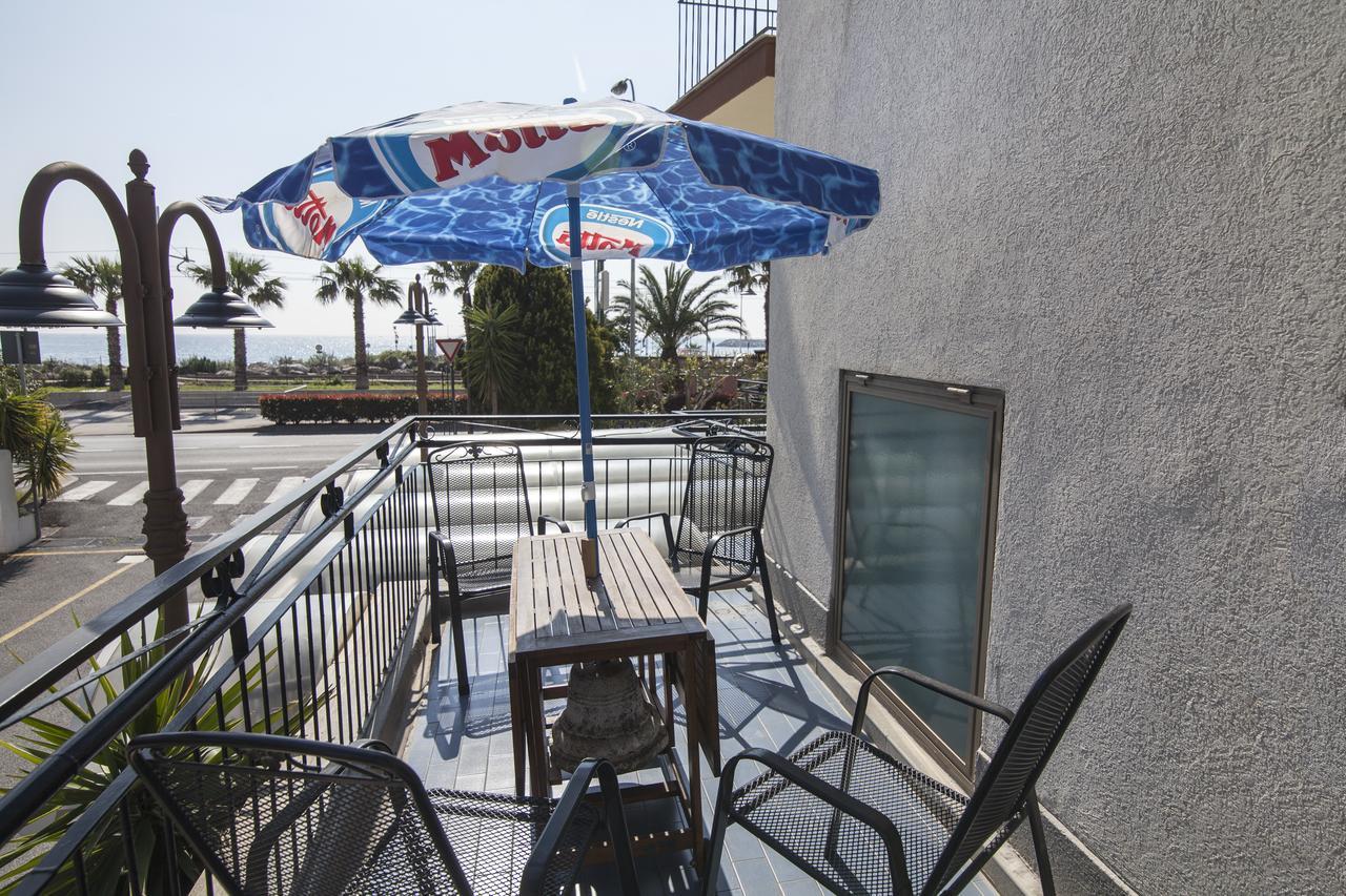 Residence Colibri Family & Bike Loano Exterior foto